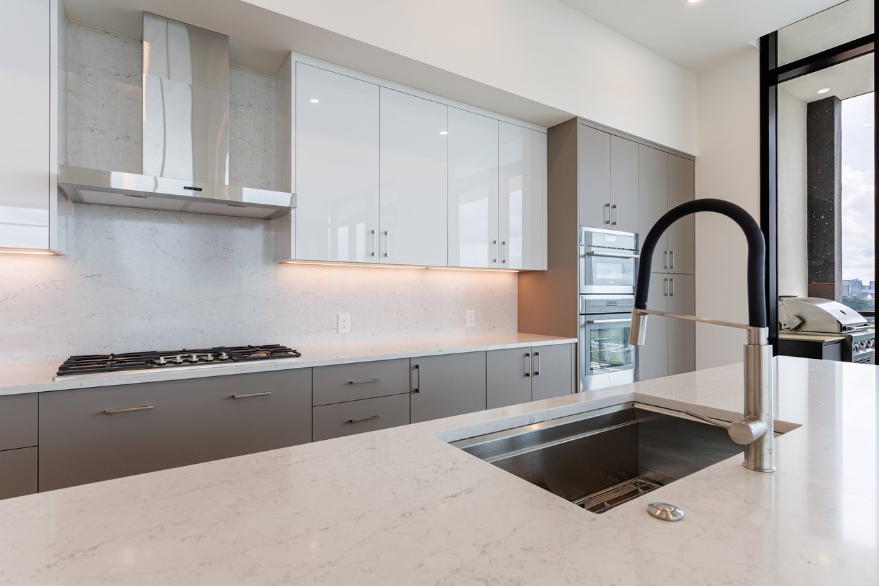 2425 Peachtree Road Unit 1806