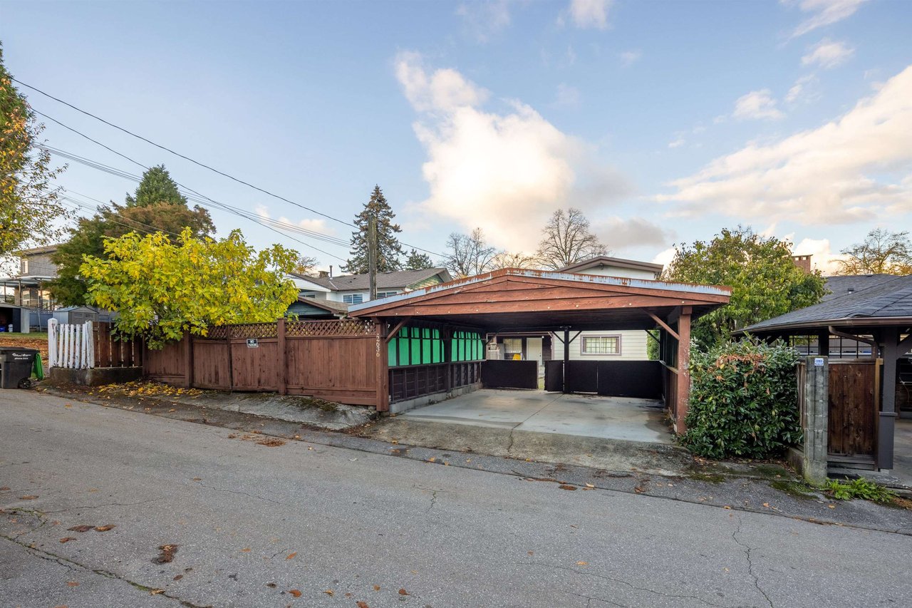 2636 E 53rd Ave