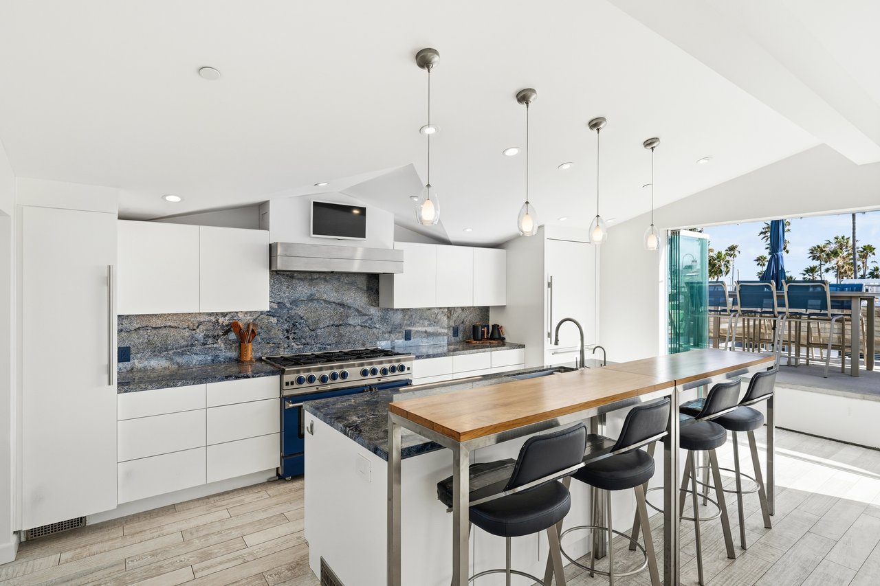 419 E Balboa