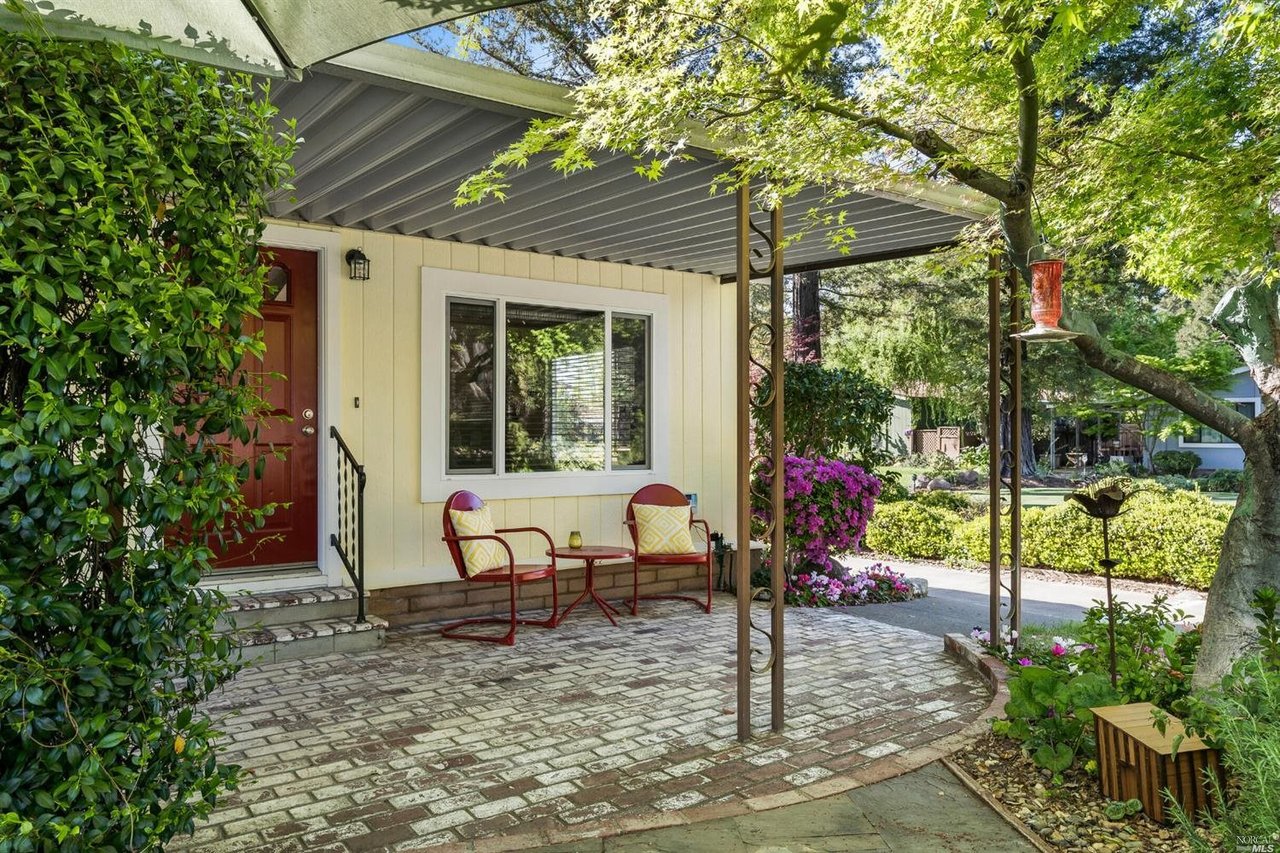 10 Los Robles Ct