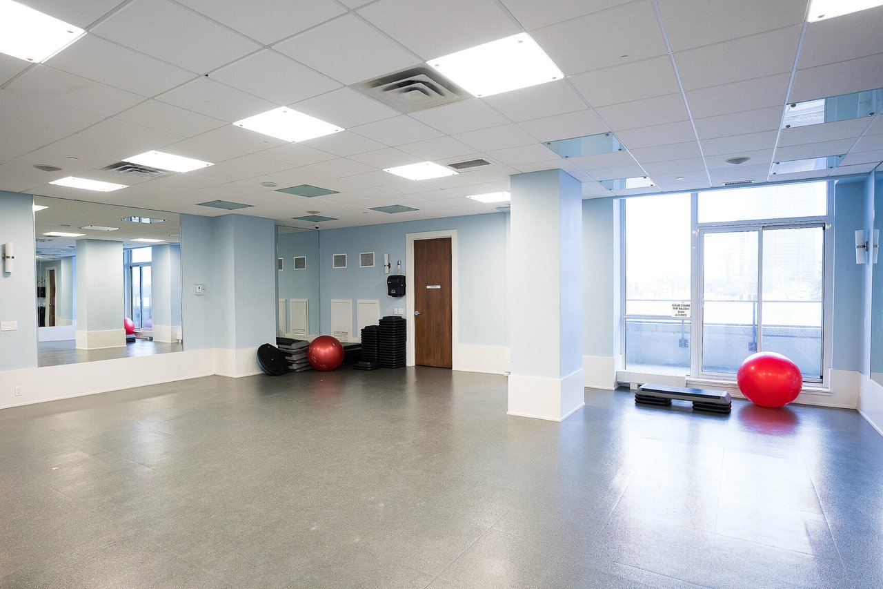 2212 Lake Shore Boulevard W 1803