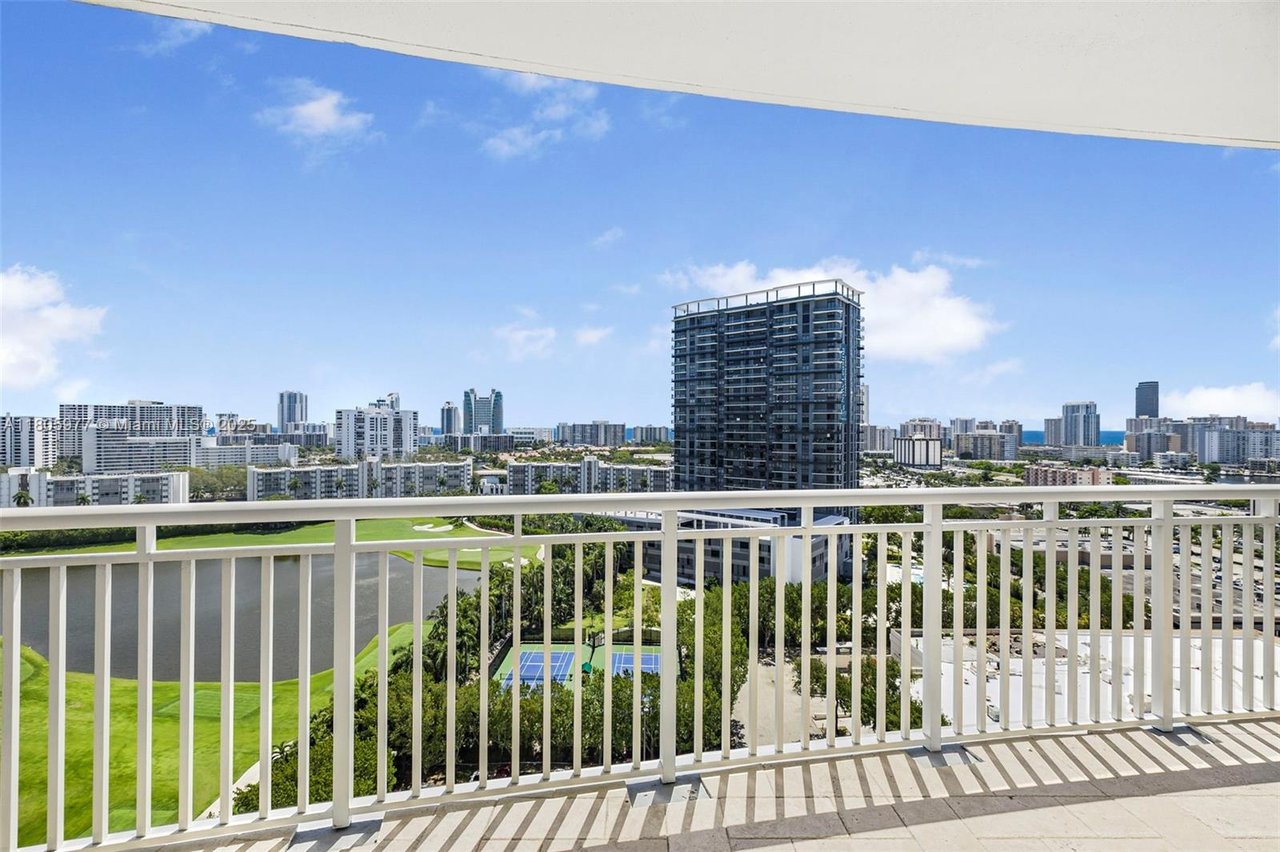 Duo Condominium East, Unit 1604E