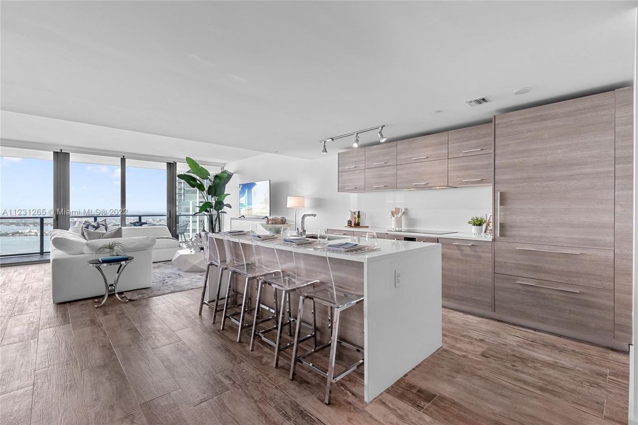 650 NE 32nd St #48064807