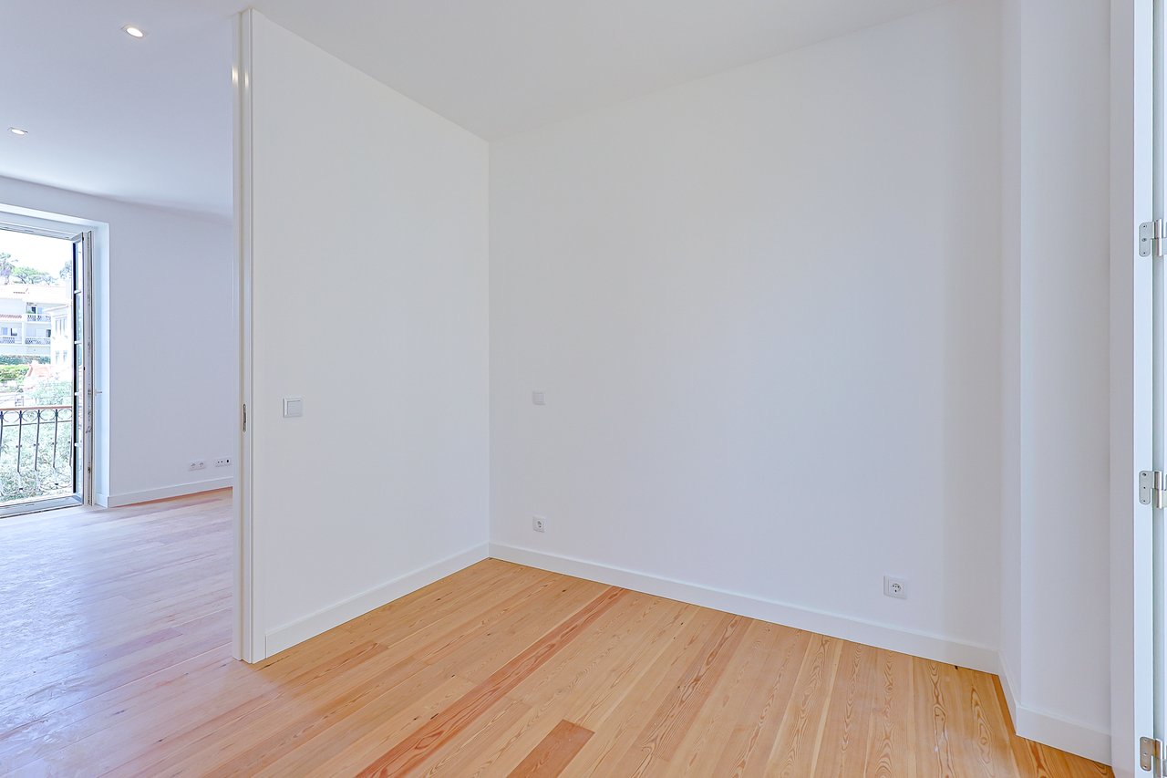 Elegant New T2 Apartment with Two Suites in Monte Estoril