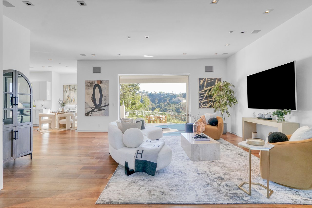 1116 Linda Flora Drive