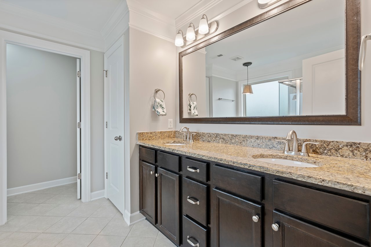 Spacious 5-Bedroom Luxury Retreat