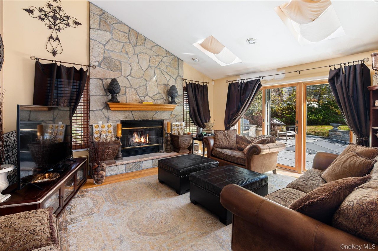 468 Peekskill Hollow Rd