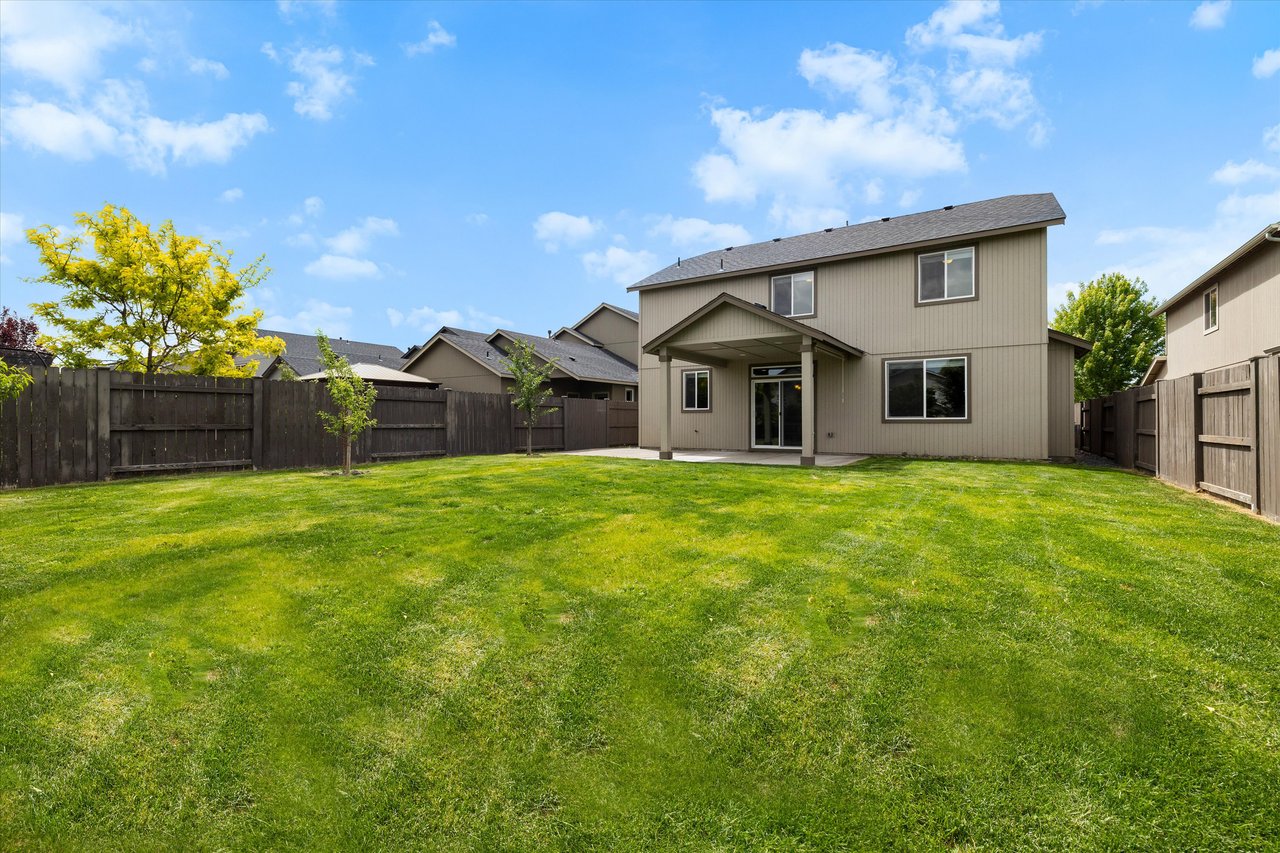 21278 SE Daylily Ave