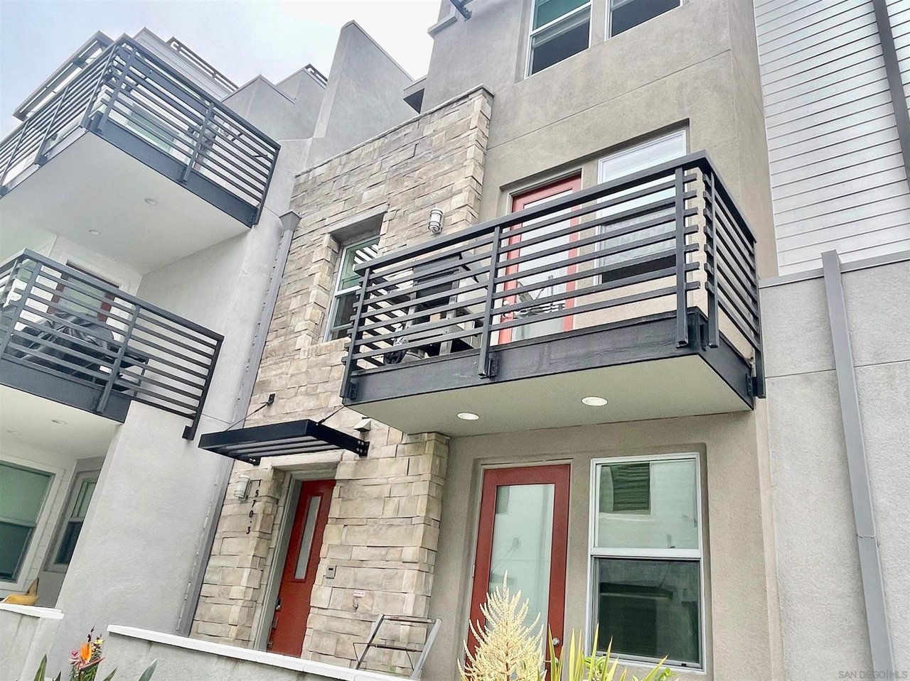 1570 Vista Del Mar Way