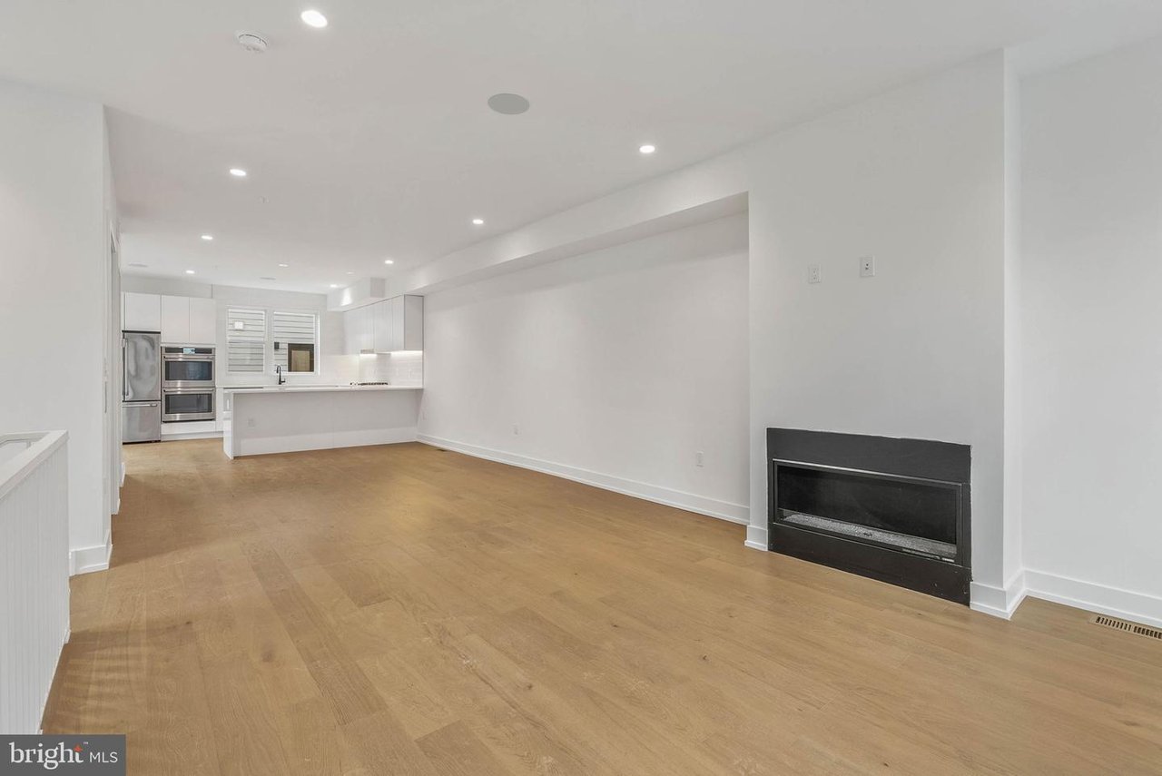 660 Fairmount Ave, Philadelphia, PA 19123