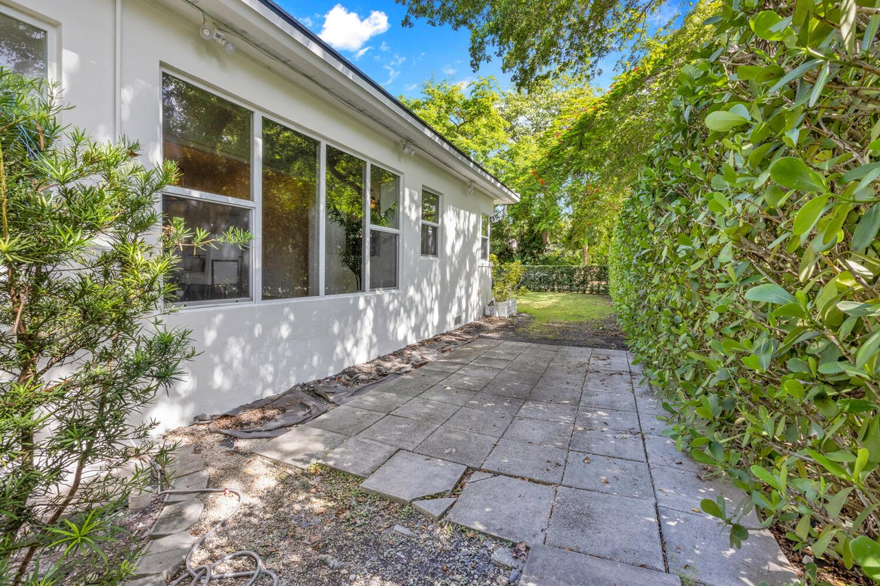 Coral Gables Corner Charmer