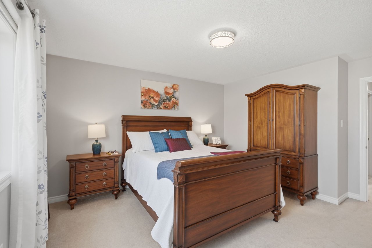 215 Banting Crescent
