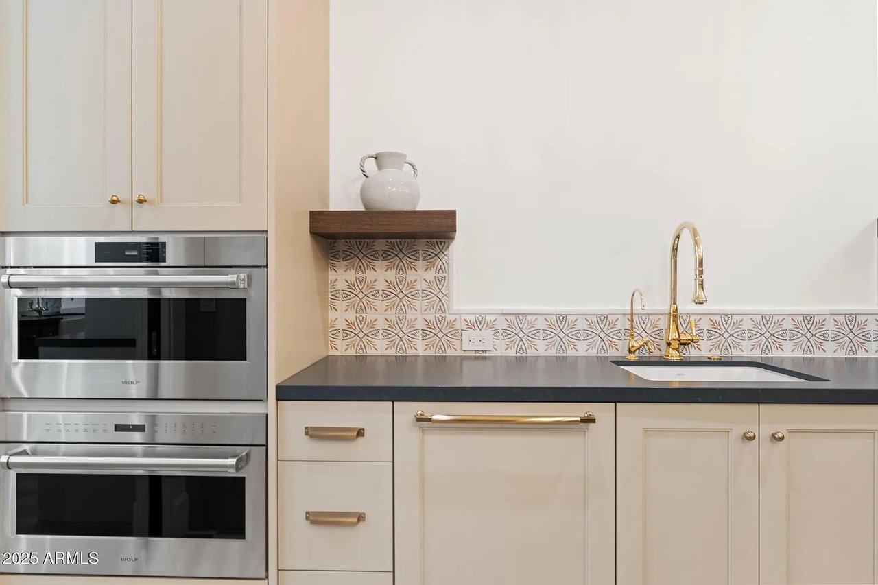 7501 N EUCALYPTUS Drive