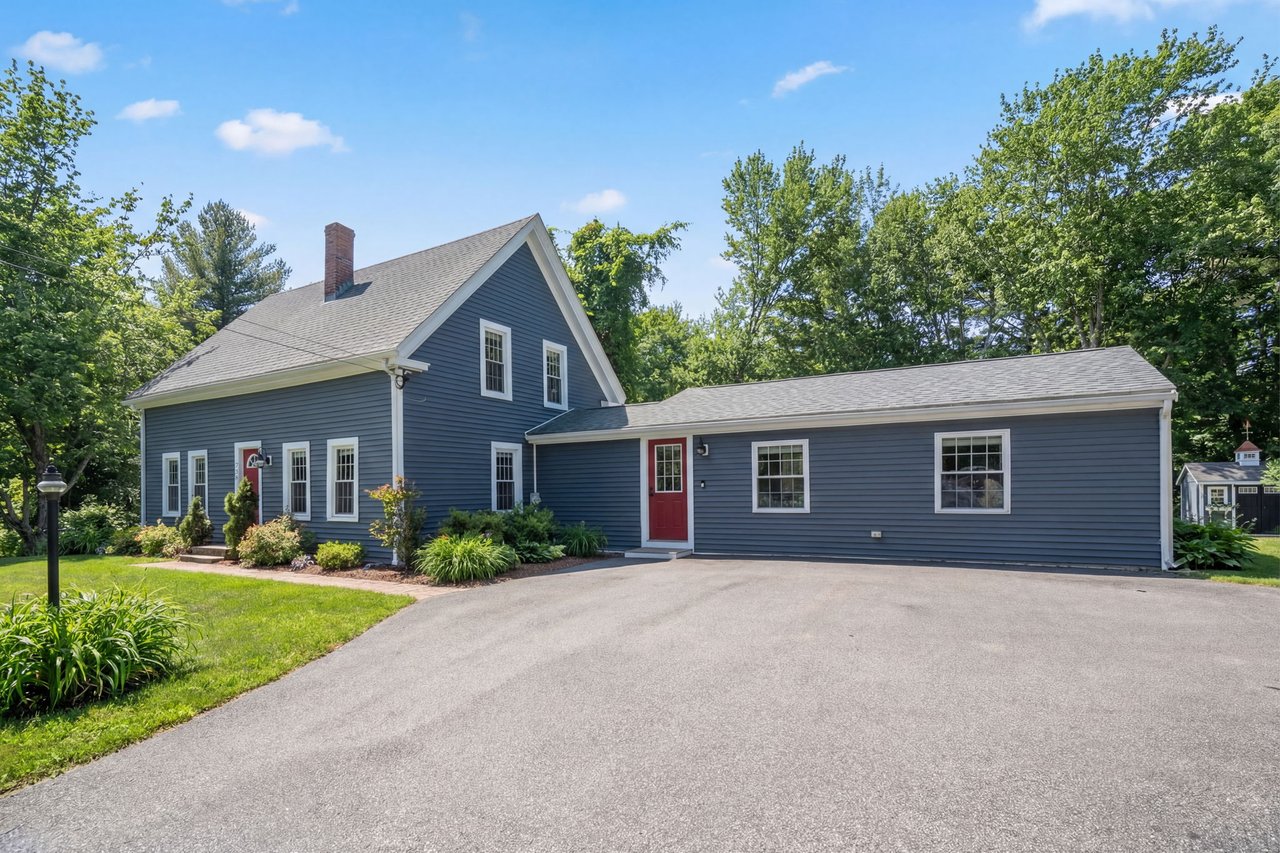 Adorable Farmhouse Right Off Route 3 in Hanover 