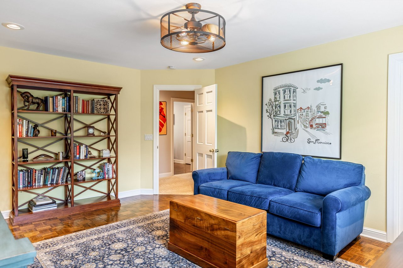 11 Lake Forest Court W