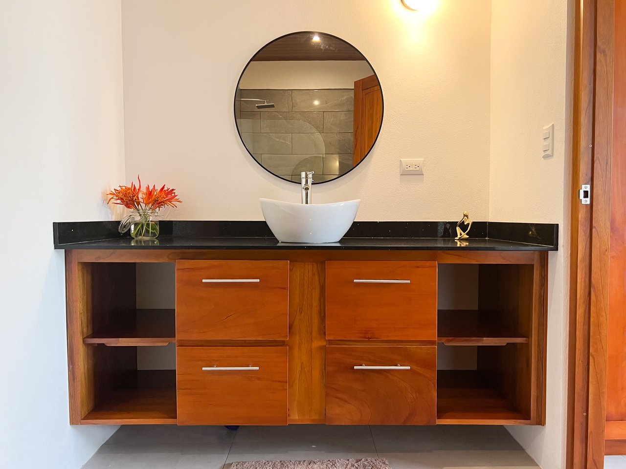 Clean, Modern Home Near Uvita Beach – Perfect Rental or Getaway