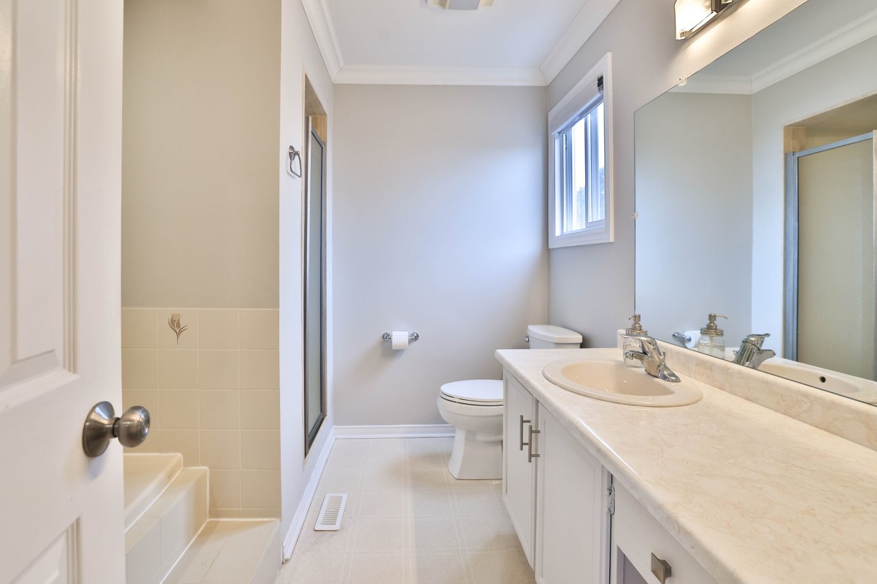 5255 Lakeshore Road 7