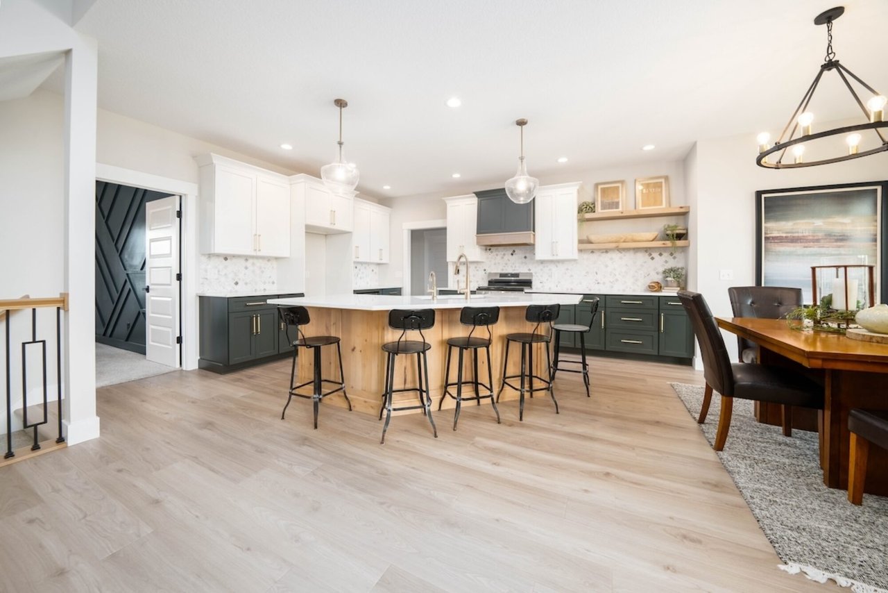 137 W Basalt Dr