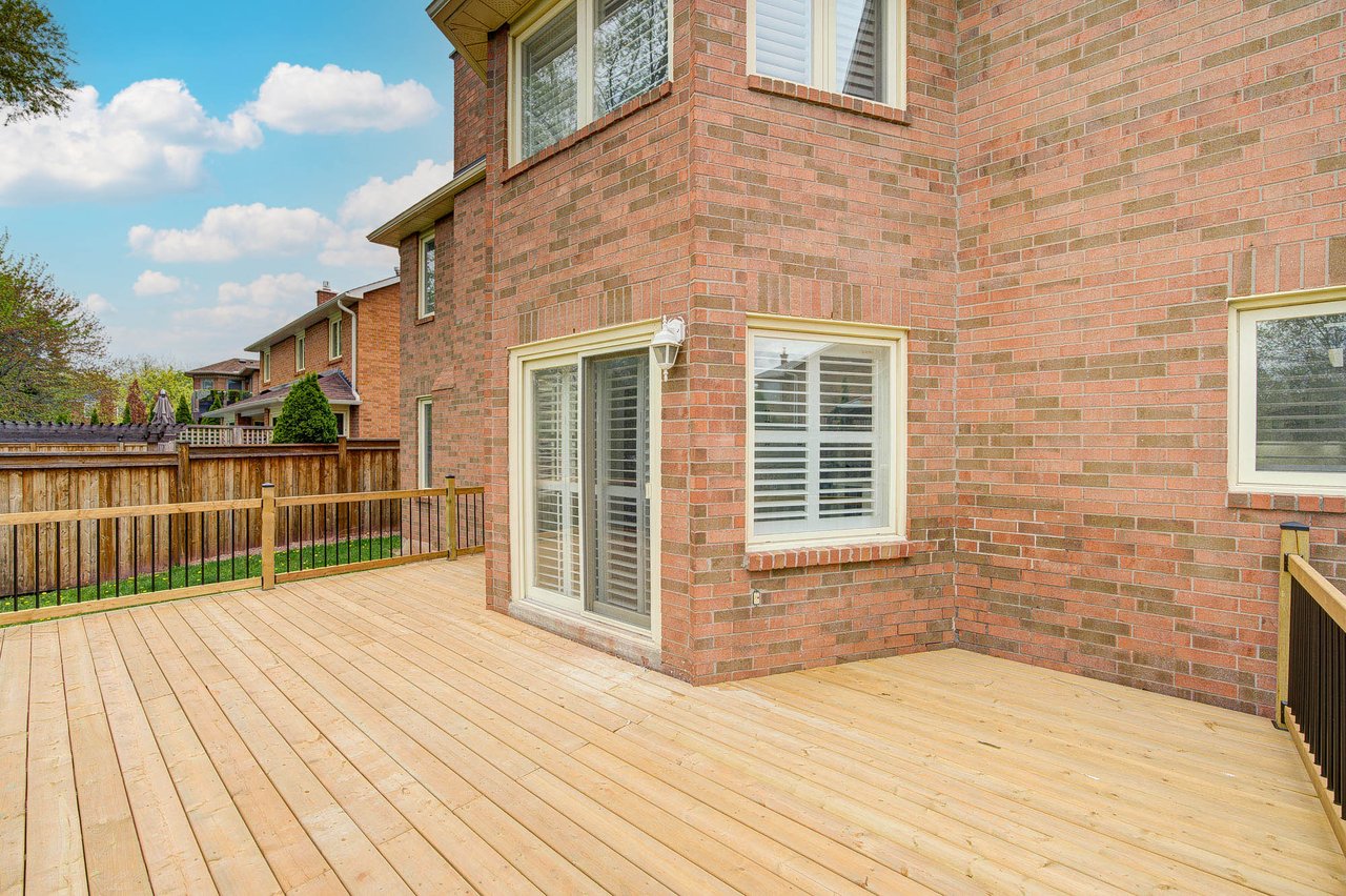 1126 Berkshire Crt