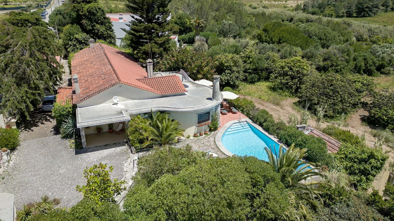 Exclusive Family Villa with Expansive Gardens Near Sintra’s UNESCO Heritage Centre
