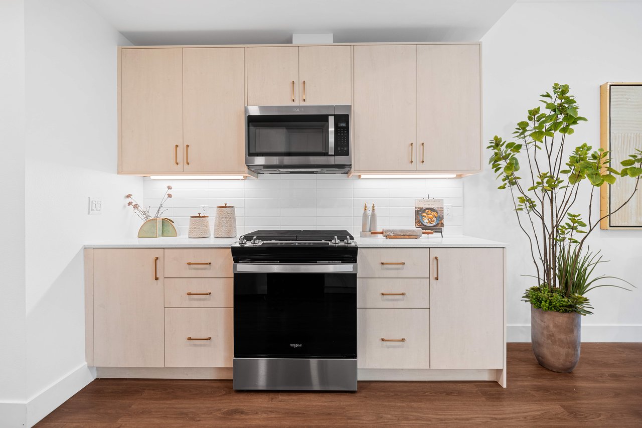 218 N El Molino #403