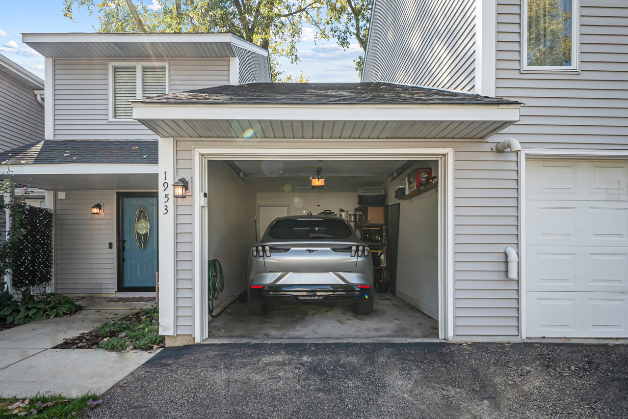 1953 Charles Ln