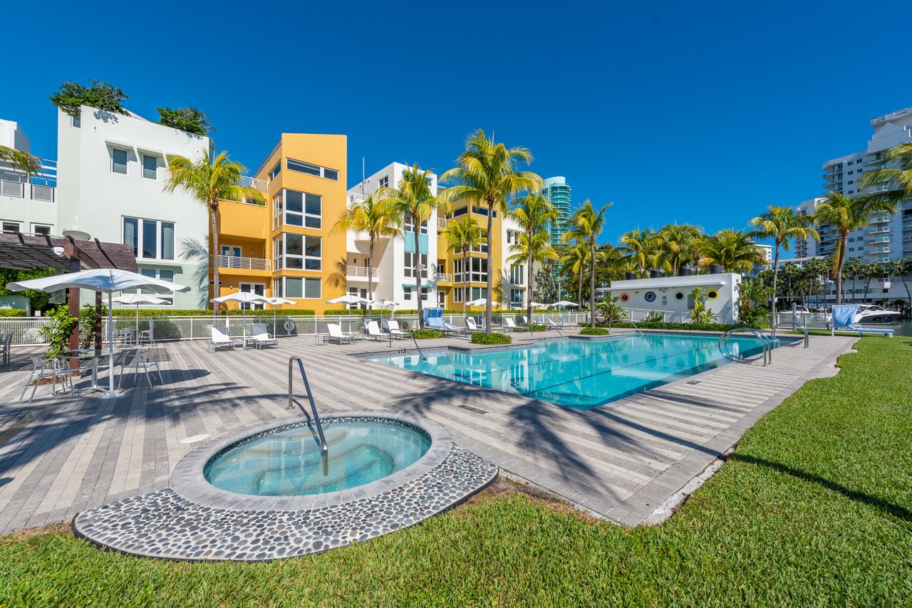Aqua Gorlin Residence 703