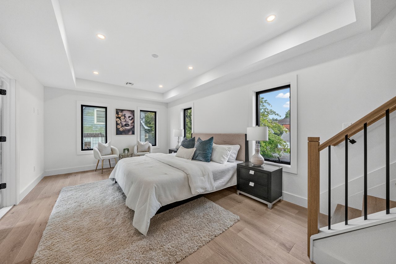 887 Linden Ave, Ridgefield, NJ 07657