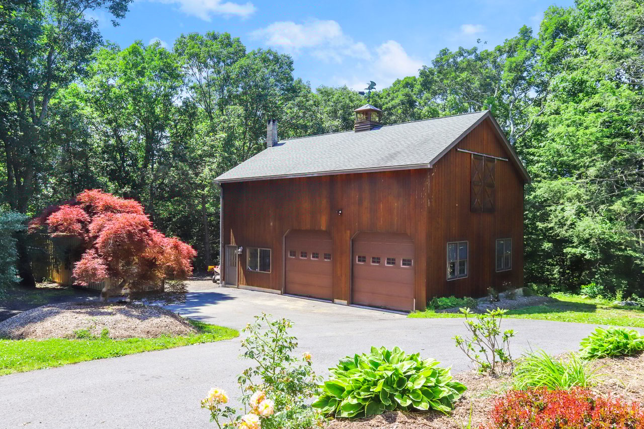 Home with 2 Story Barn