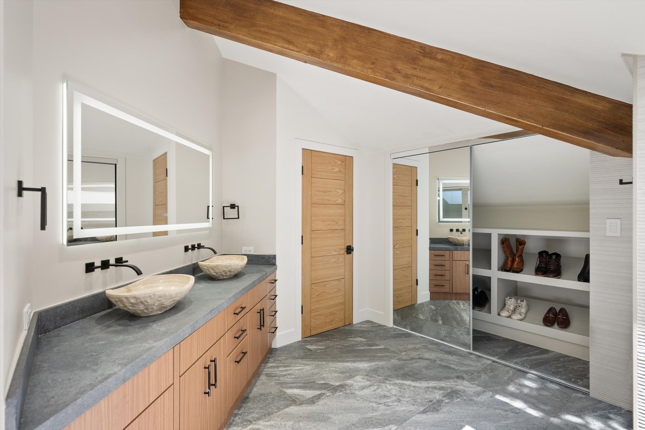 Designer Living with Unmatched Mountain Views