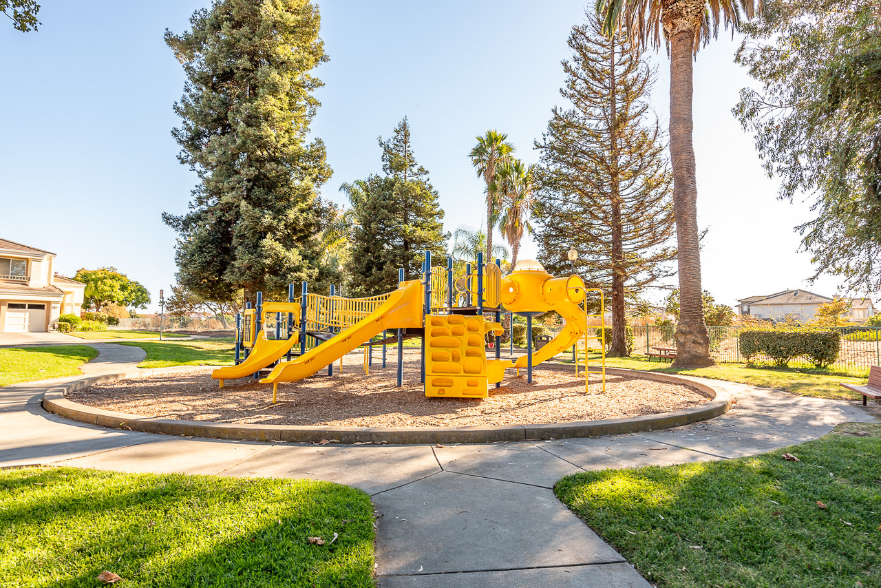 Gorgeous home in a sought after Meridian gated community!