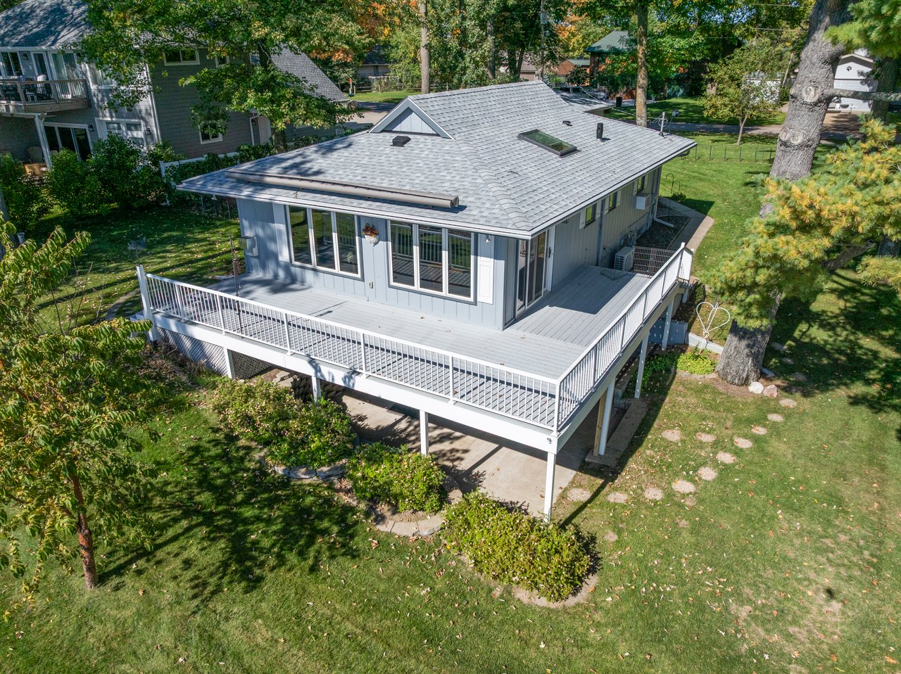 Charming, Southfacing Cabin with Sandy Beach on the Whitefish Chain