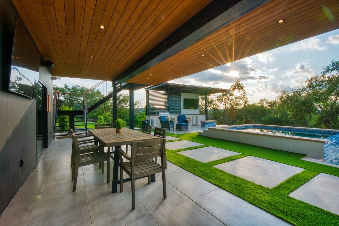 Luxxis Design 1104 Summit