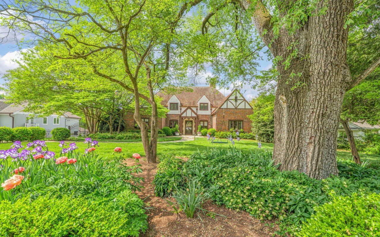 Wallace Luxury Spotlight | 2048 Cherokee Boulevard Knoxville, TN 37919
