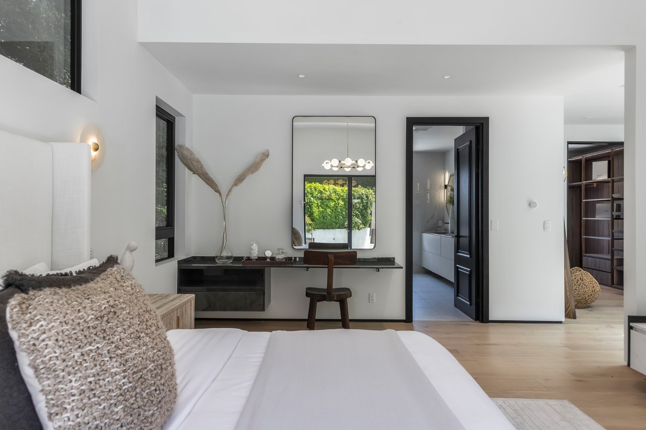 Luxury Gated Villa w/ Pool, Spa & Designer Interiors