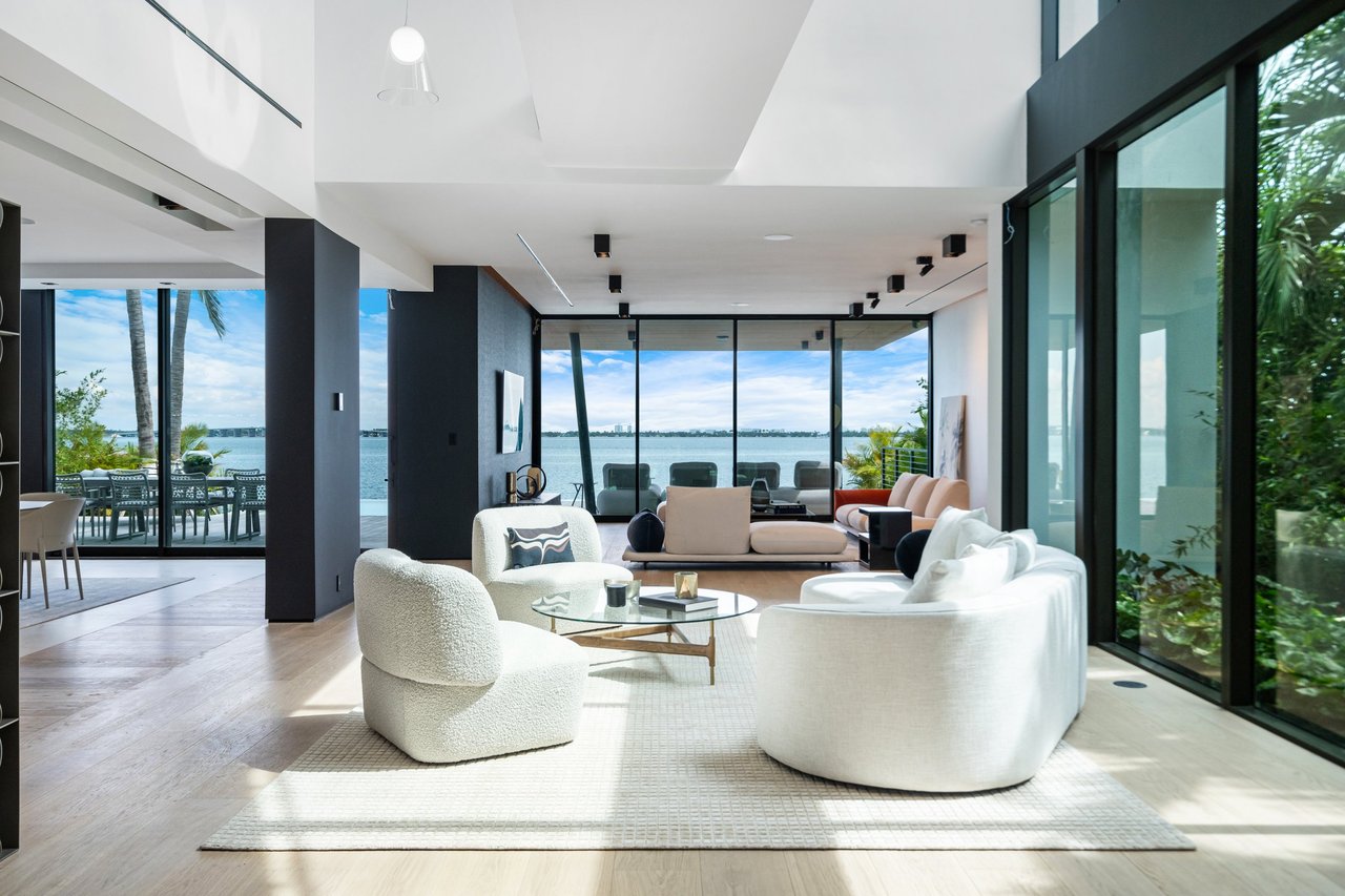 February 2025 | Sabal Development, led by Pascal Nicolai, Finalizes $20.6 Million Sale of Exquisite Venetian Island Estate