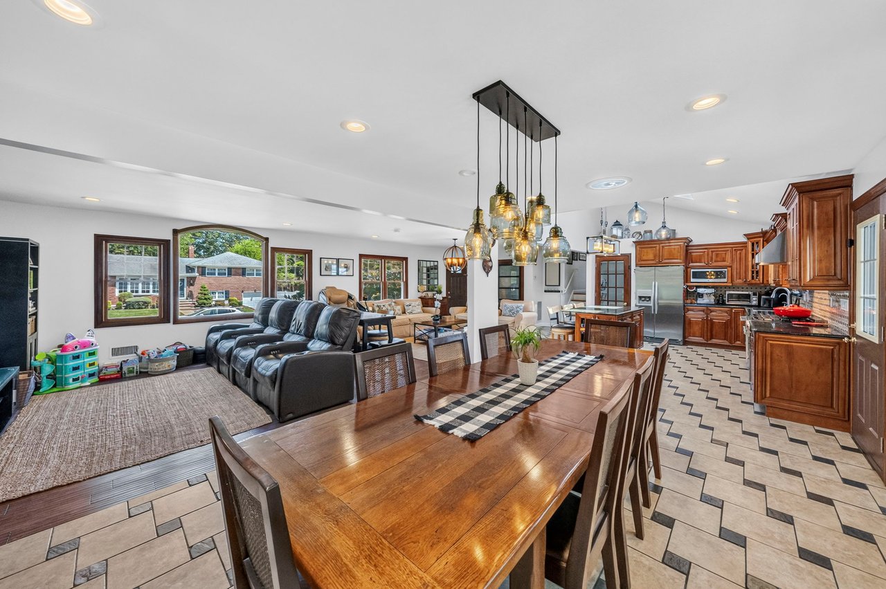 24 Beacon St