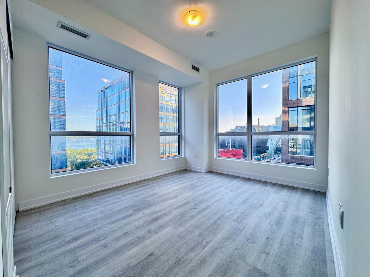 15 Richardson Street 823, Toronto C08 Unit: 823