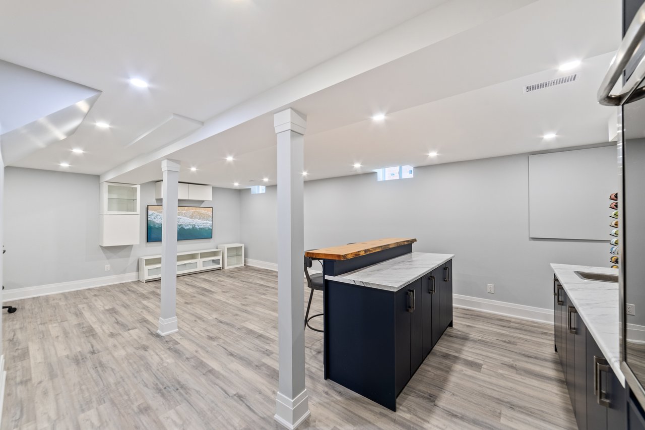 6837 Lisgar Drive