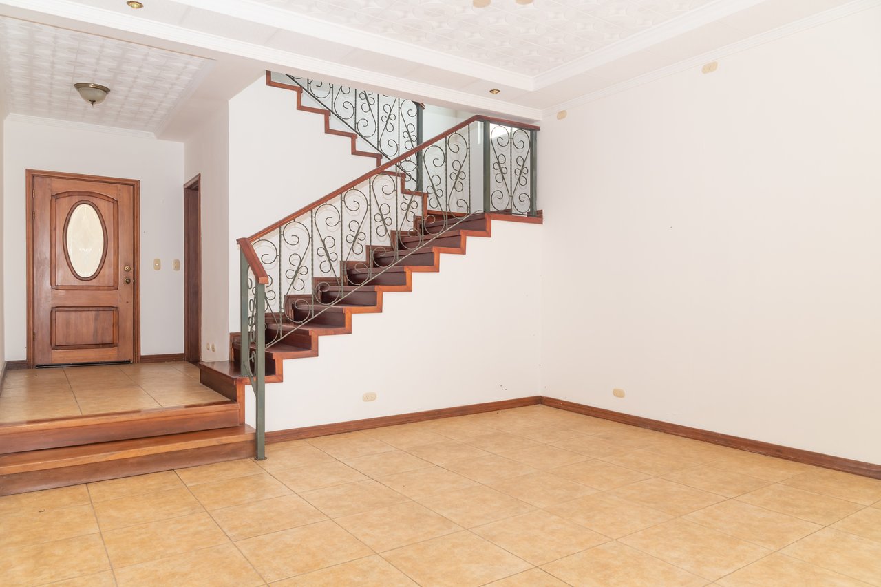 Colonial Gated Community Villa, Curridabat, San Jose