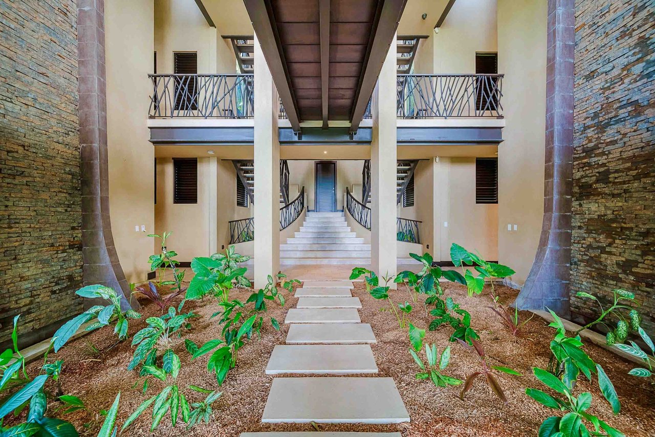 Walk to beach Vista Hermosa Estate Lucrative Contemporary Estate