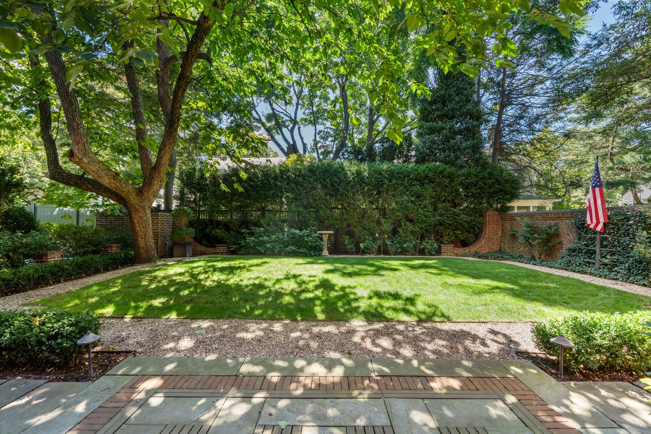  18 Ash Street, Cambridge, MA 02138
