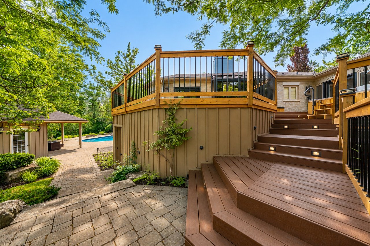 203 St John's Side Road W