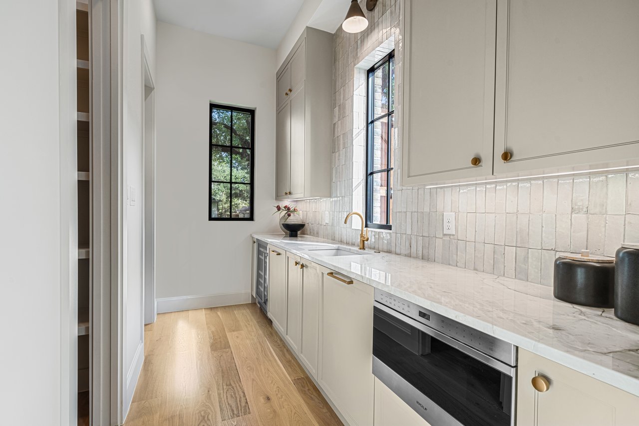 6809 Dalhart