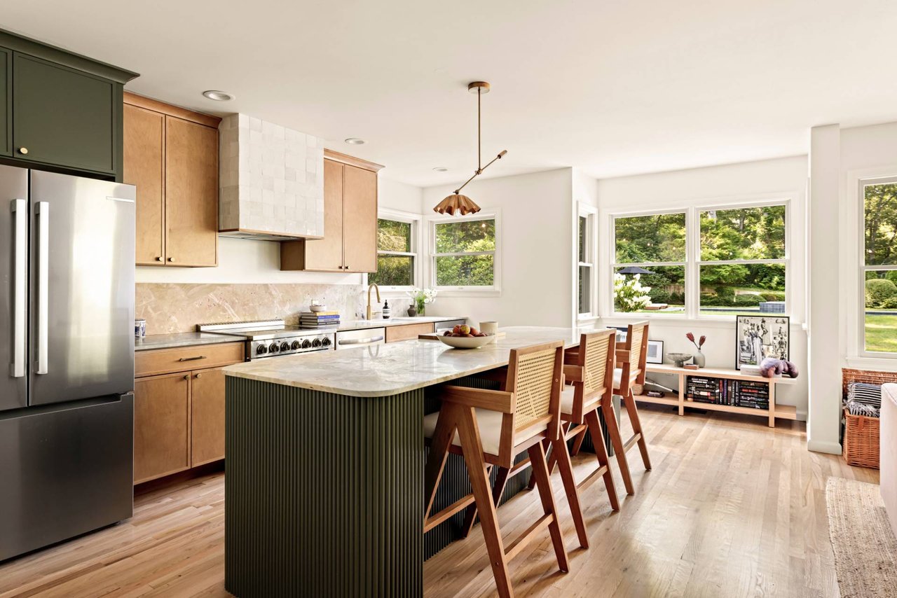 7 Wooded Oak Lane, East Hampton