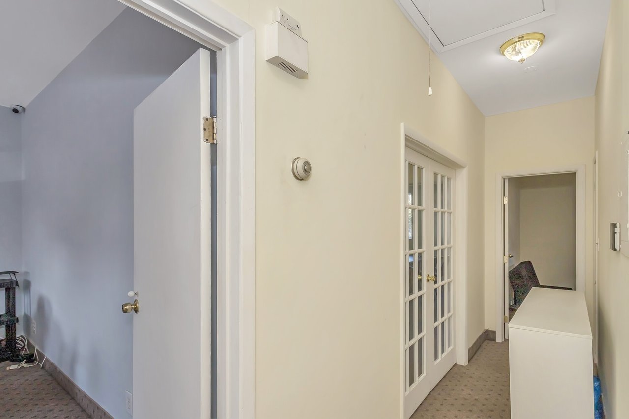 219 Mineola Blvd