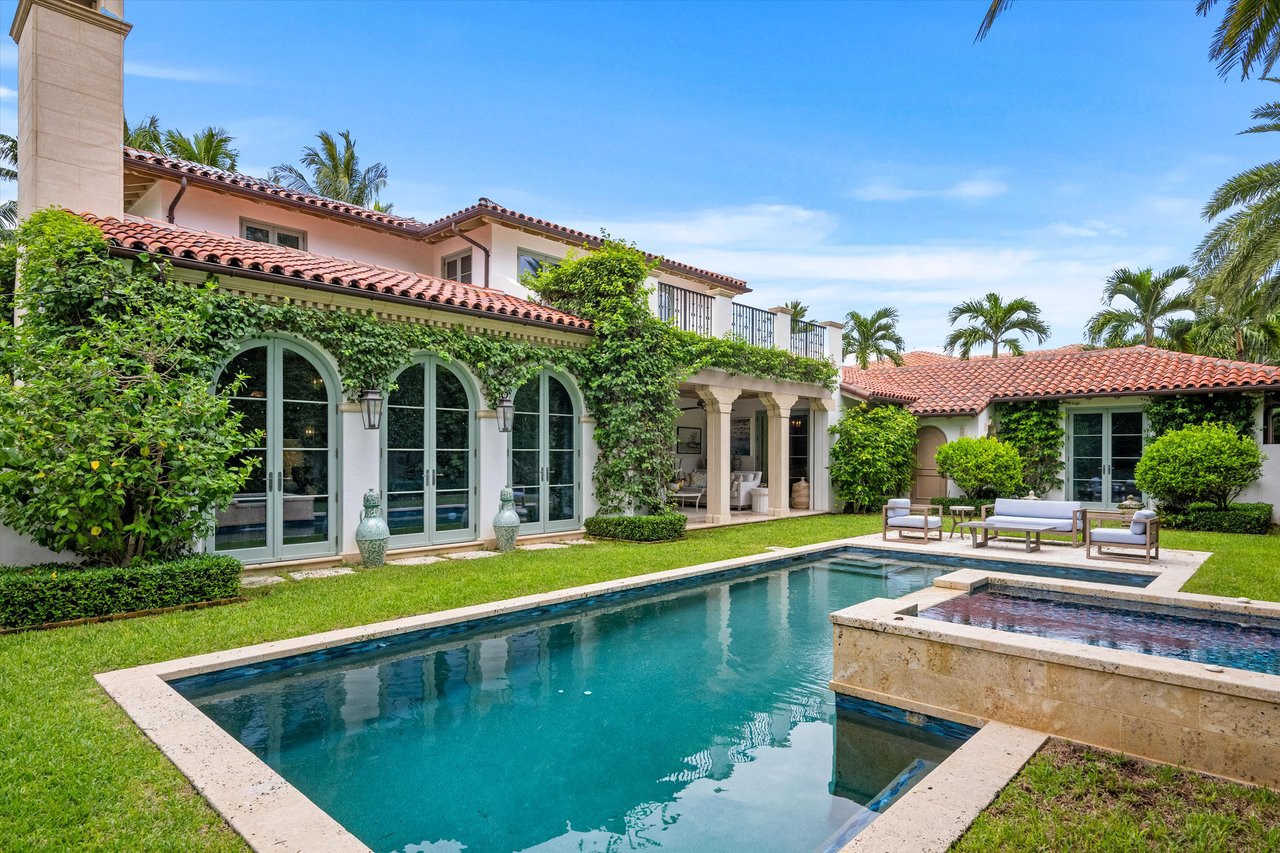 Picturesque Ocean Block Residence Near Town