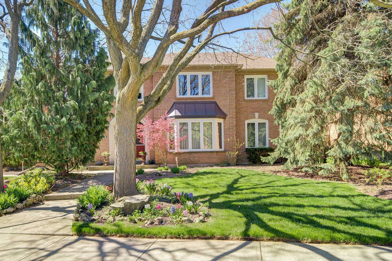 1296 Mapleridge Cres