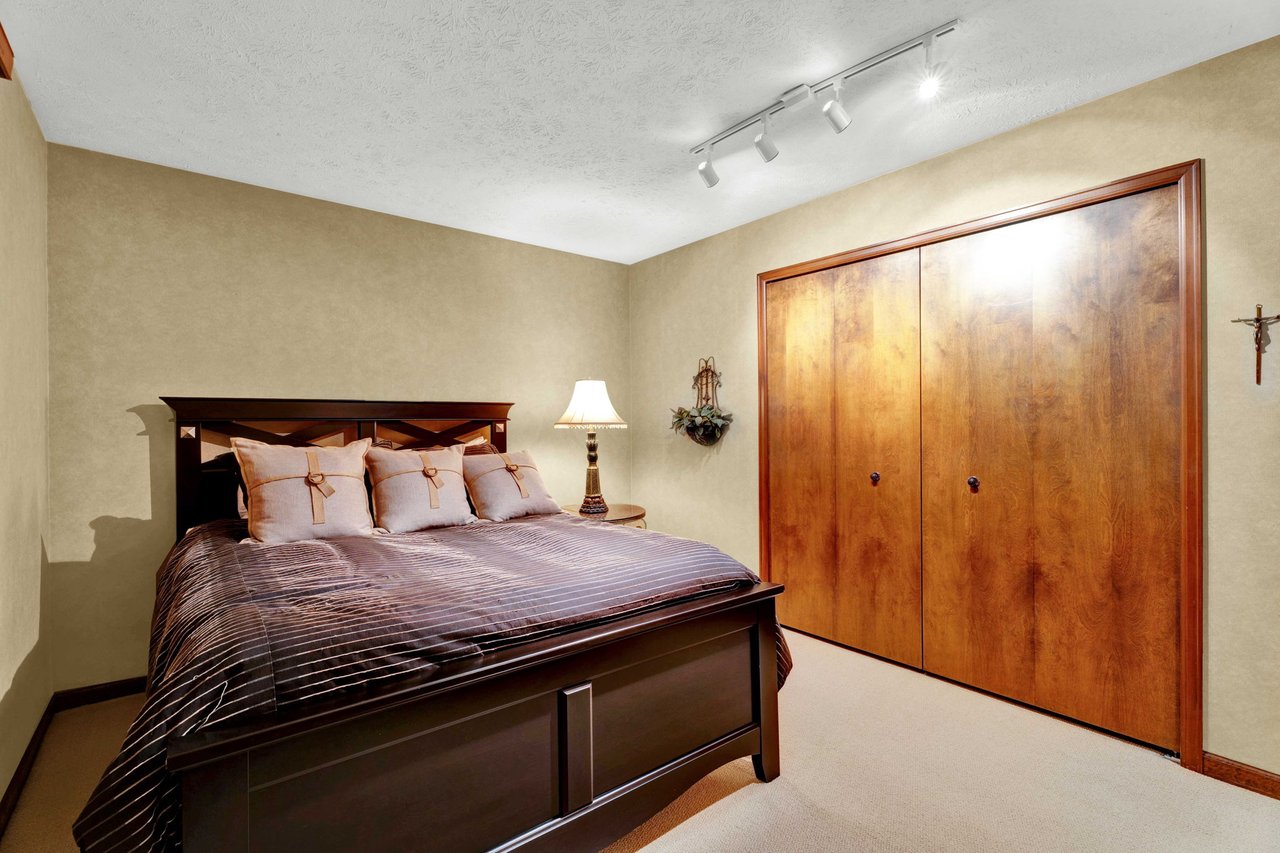 1100 Bretton Lane, Bloomfield Hills