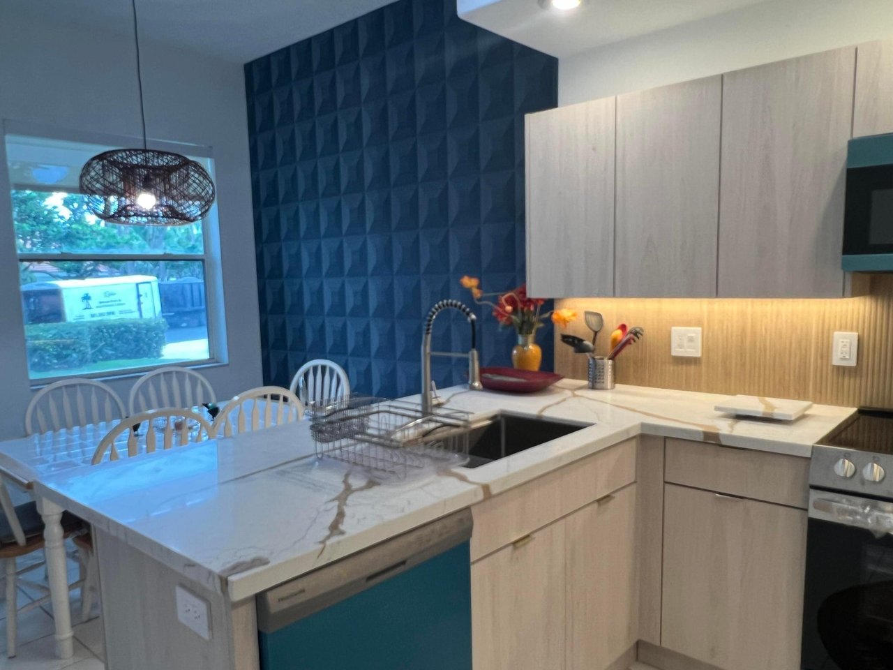2431 NW 59th St 404